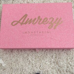 Eyeshadow palette limited edition